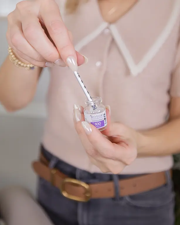botox-filling-syringe-at-splendid-skin-desktop