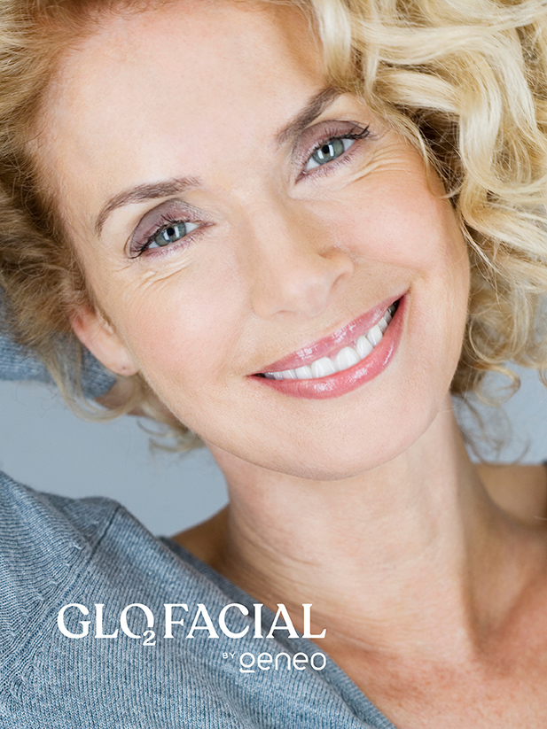 smiling-woman-with-blonde-curls-with-glo2